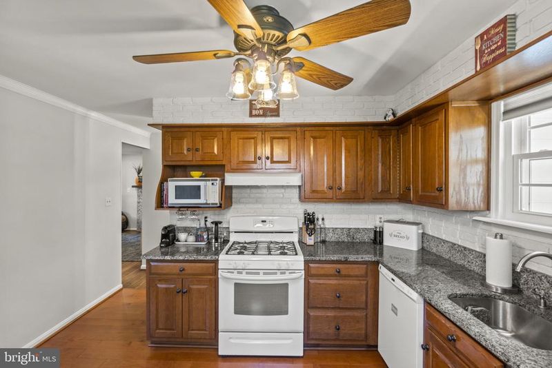 24708 Nickelby Dr, Damascus, MD 20872