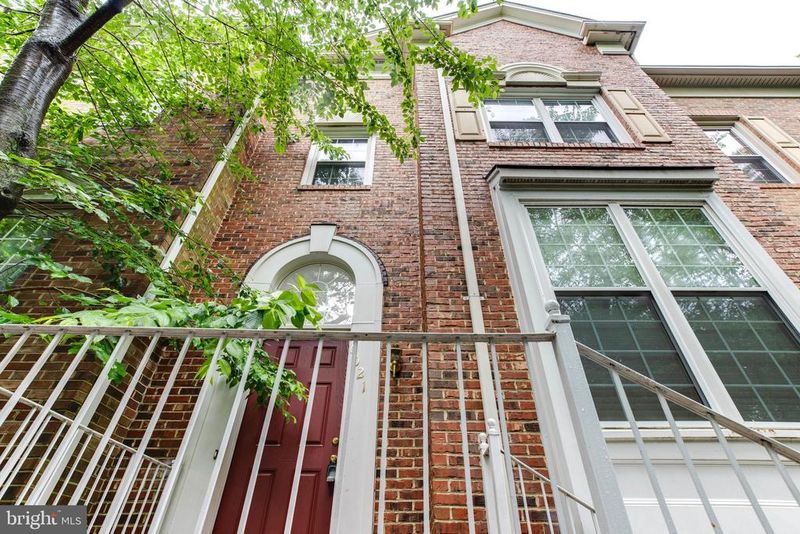 6021 Riddle WALK, Alexandria, VA 22312