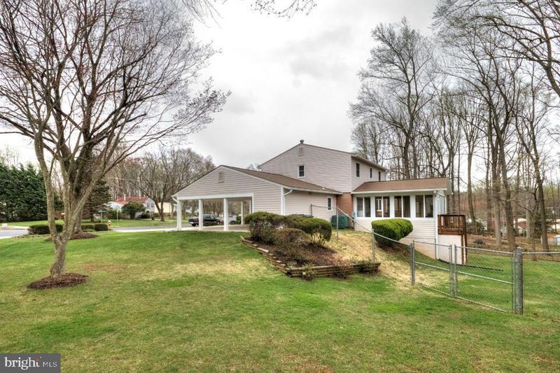 4700 Playfield St, Annandale, VA 22003