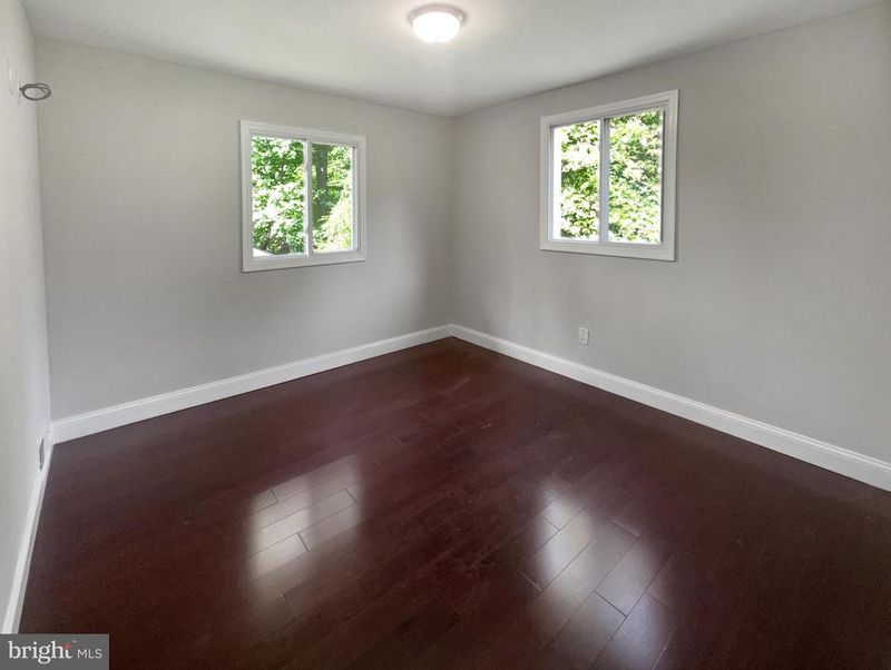 6800 Capstan Dr, Annandale, VA 22003