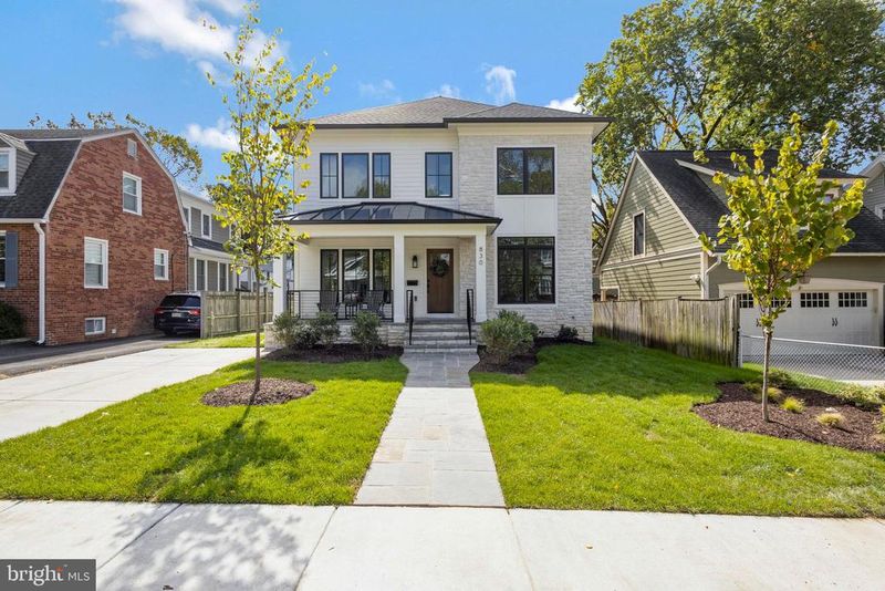 830 21st St S, Arlington, VA 22202