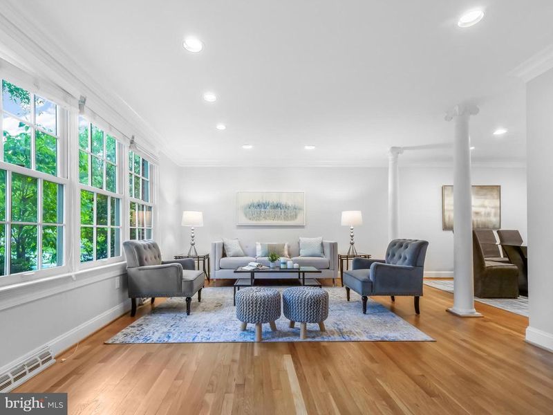 2416 Drexel St, Vienna, VA 22180