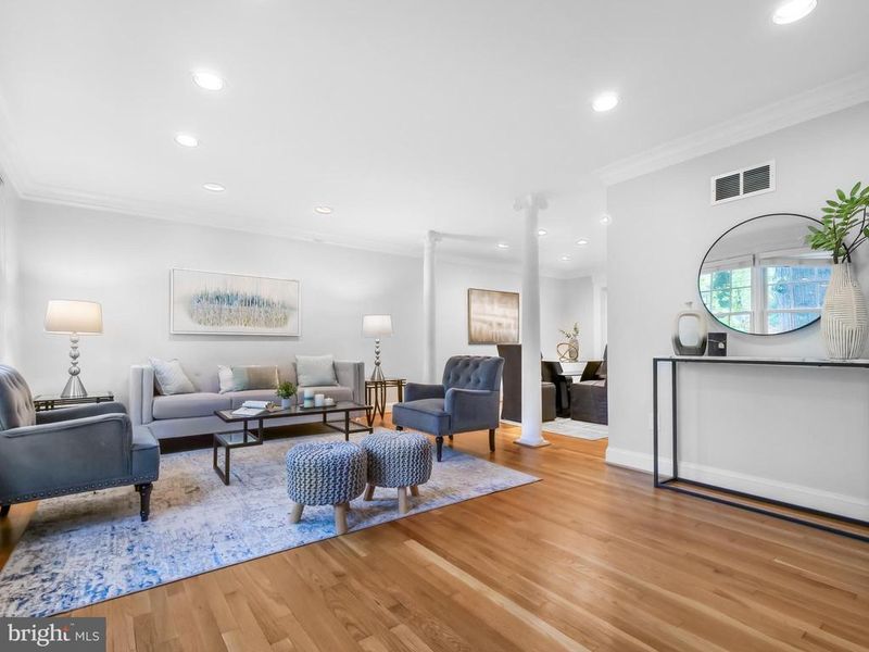 2416 Drexel St, Vienna, VA 22180