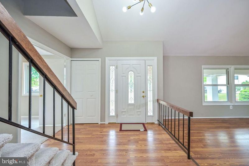 8 Rheims Ct, Sterling, VA 20164