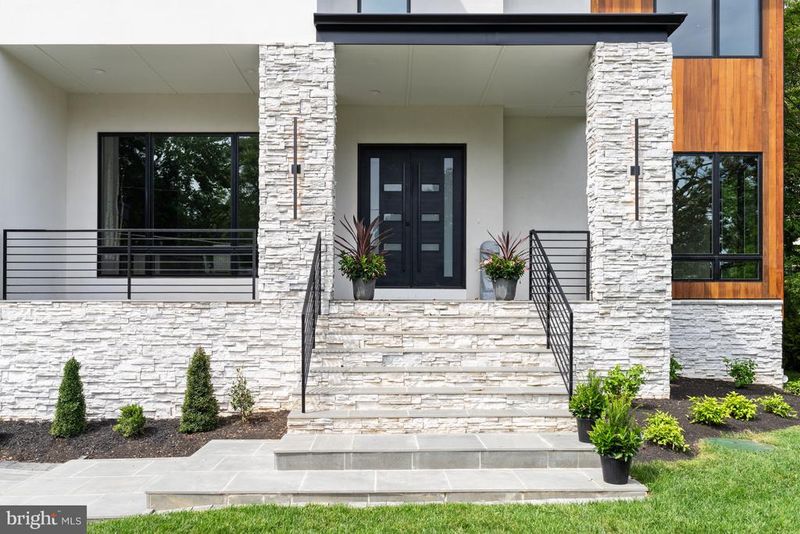 7102 Capitol View Dr, Mclean, VA 22101