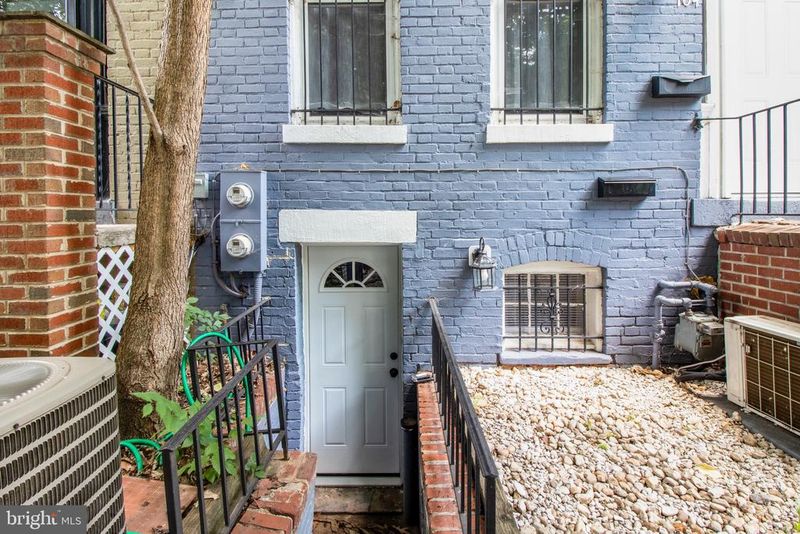 104 15th St SE #B, Washington, DC 20003