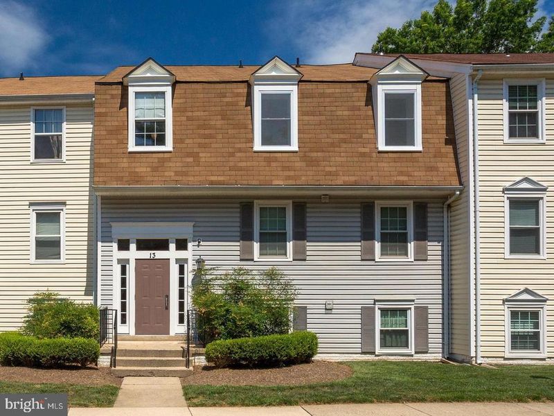 13 Pickering Ct #13-102, Germantown, MD 20874
