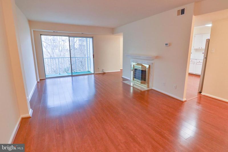 13 Pickering Ct #13-102, Germantown, MD 20874