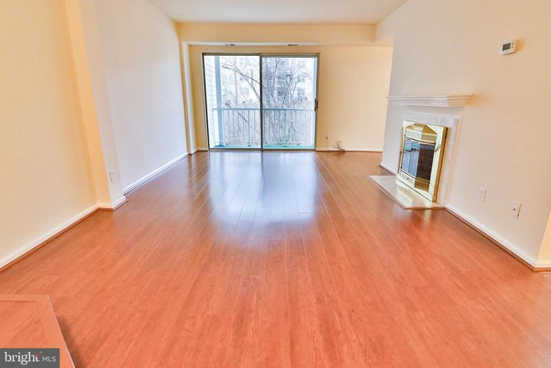 13 Pickering Ct #13-102, Germantown, MD 20874