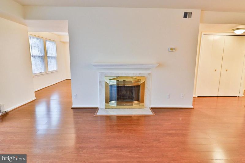 13 Pickering Ct #13-102, Germantown, MD 20874