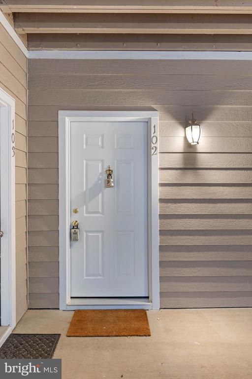 14313 Climbing Rose Way #102, Centreville, VA 20121