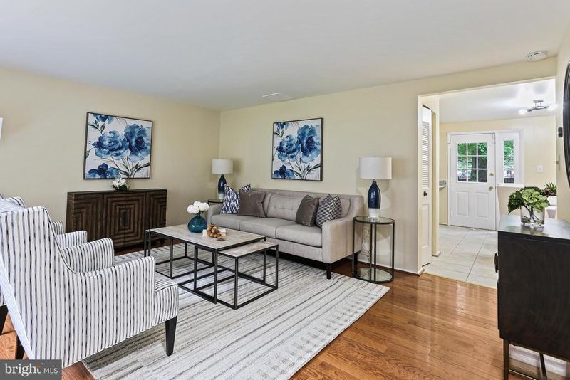 19928 Wheelwright Dr, Gaithersburg, MD 20886