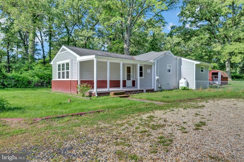 8206 Waterford Rd, Pasadena, MD 21122