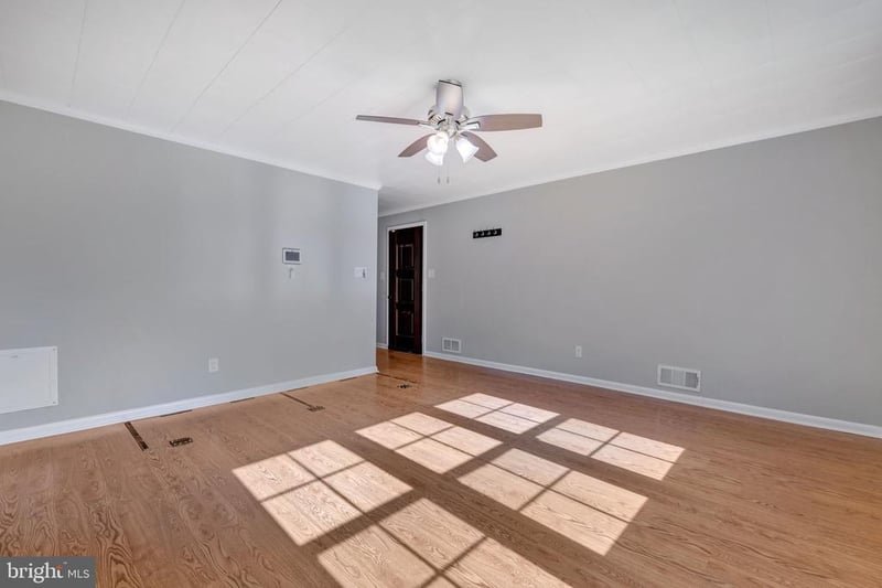 8206 Waterford Rd, Pasadena, MD 21122