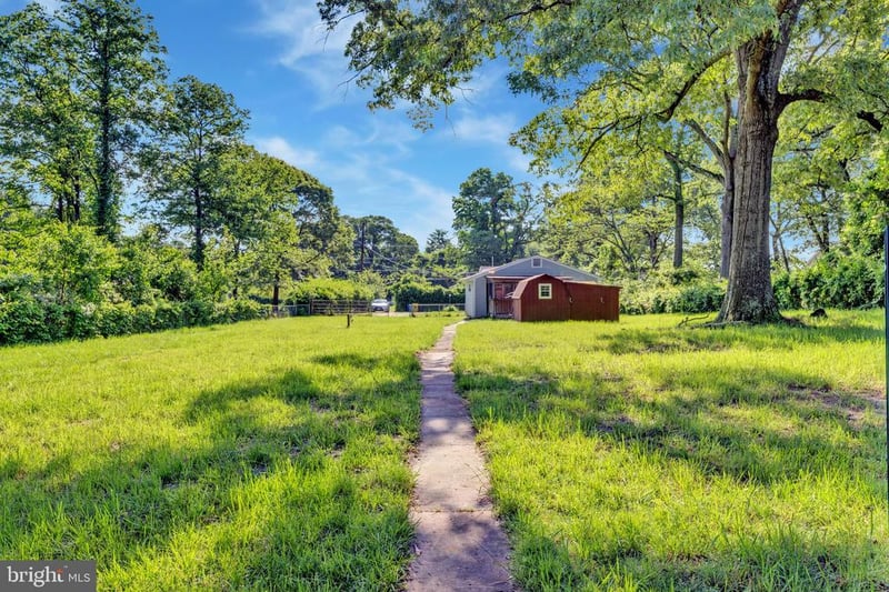 8206 Waterford Rd, Pasadena, MD 21122