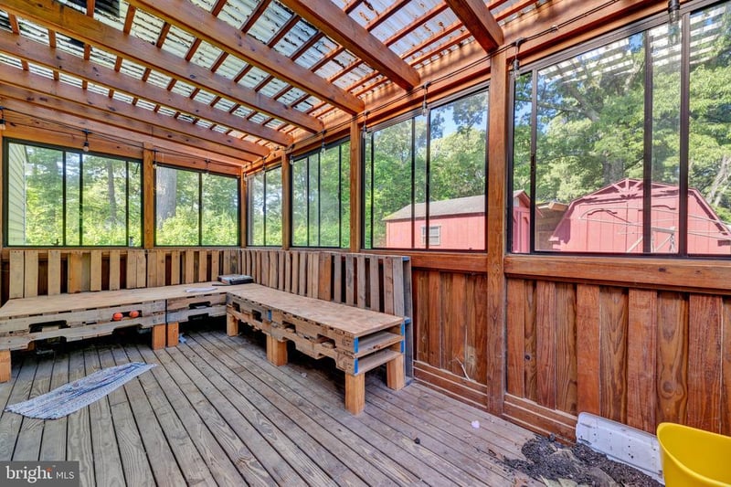 8206 Waterford Rd, Pasadena, MD 21122