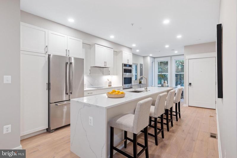 412 D St SE #B, Washington, DC 20003