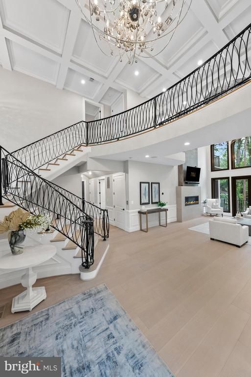 1060 Vista Dr, Mclean, VA 22102
