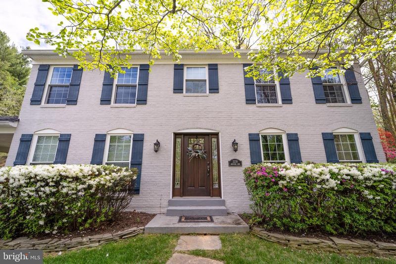 2235 Abbotsford Dr, Vienna, VA 22181