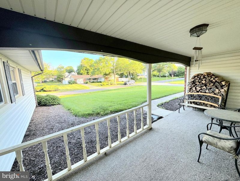 12206 Round Tree Ln, Bowie, MD 20715