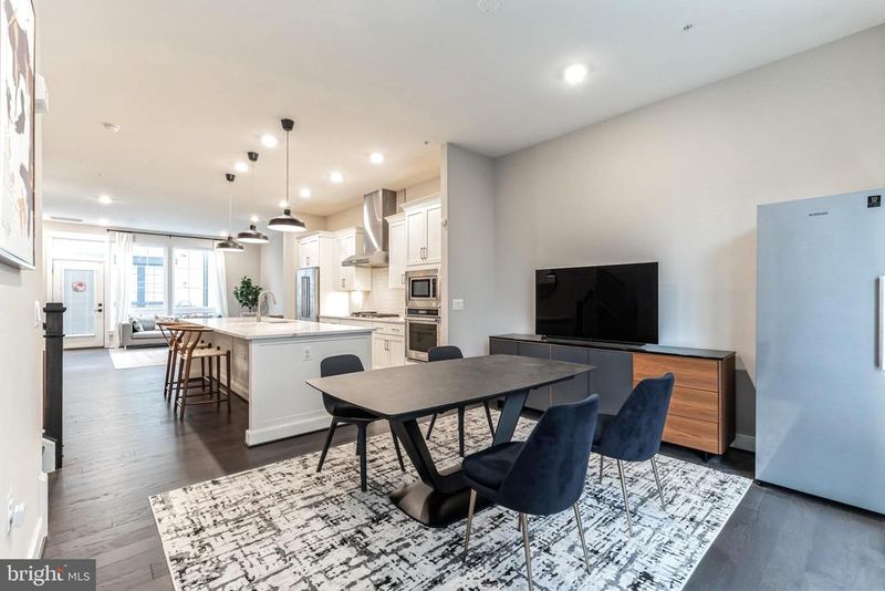 1872 Easterly Rd, Reston, VA 20190