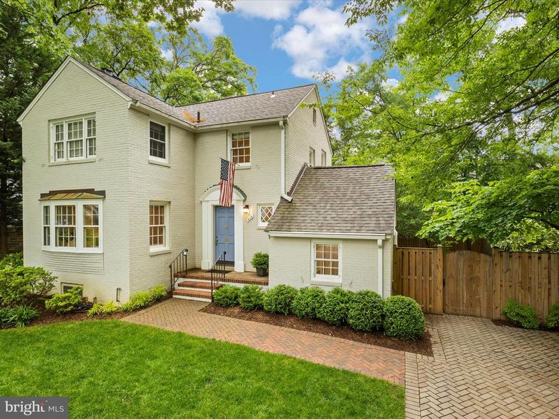 418 N Nelson St N, Arlington, VA 22203
