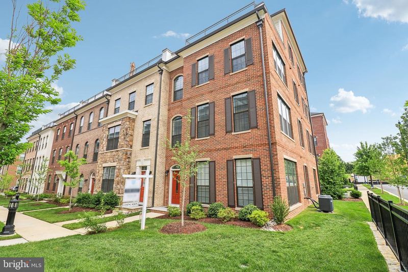523 Triggerfish Dr, National Harbor, MD 20745
