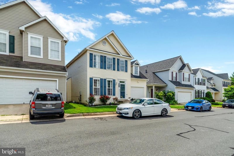 6011 Honnicut Dr, Centreville, VA 20121