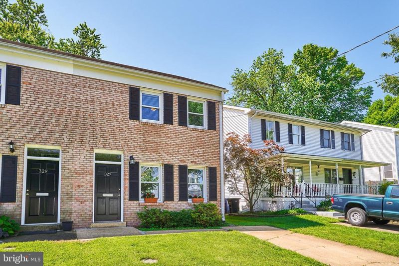 327 Laverne Ave, Alexandria, VA 22305