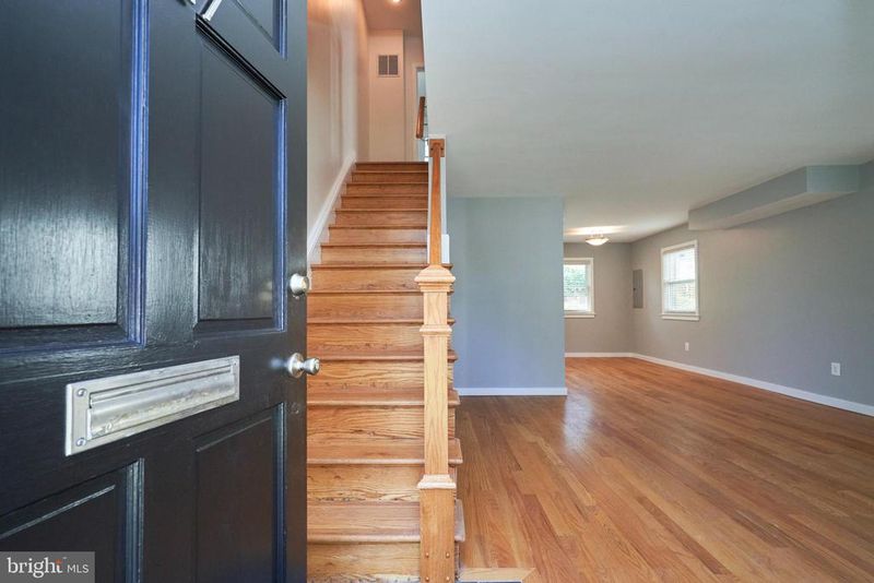 327 Laverne Ave, Alexandria, VA 22305