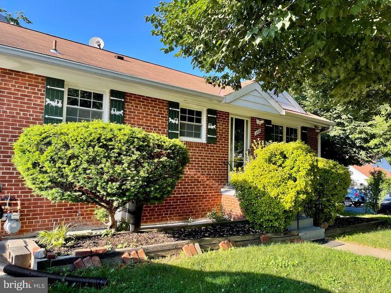 2126 Ruatan St, Adelphi, MD 20783