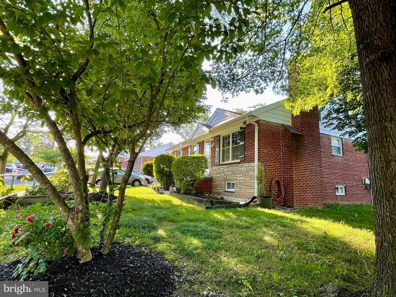 2126 Ruatan St, Adelphi, MD 20783