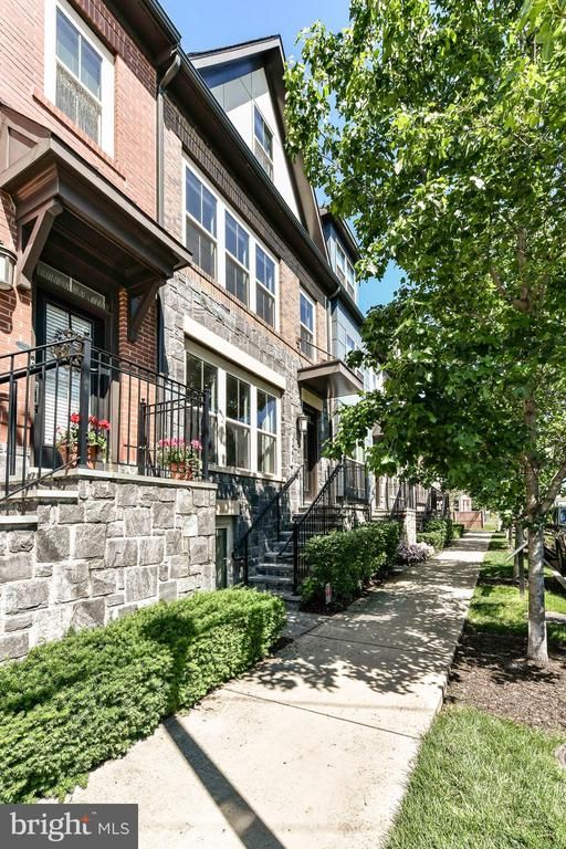 1332 S Queen St, Arlington, VA 22204