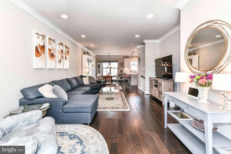 1332 S Queen St, Arlington, VA 22204