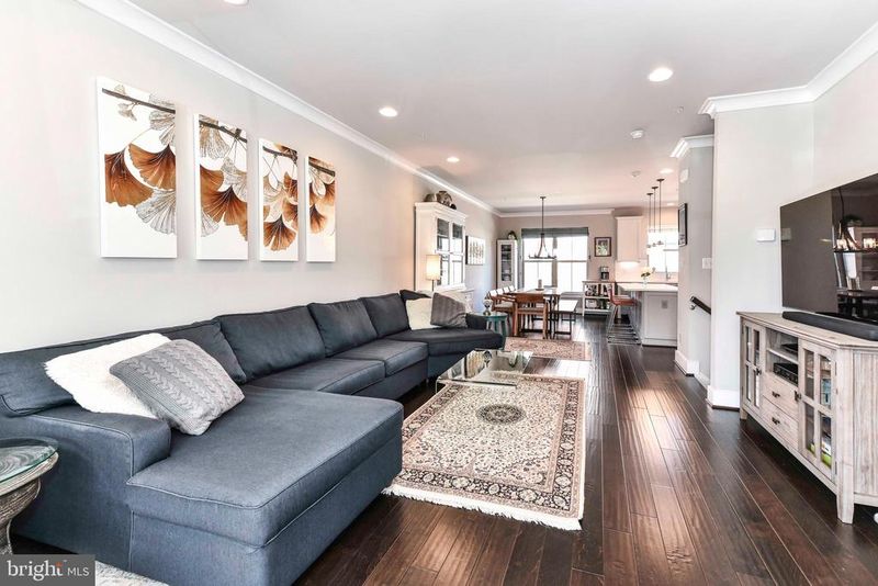 1332 S Queen St, Arlington, VA 22204