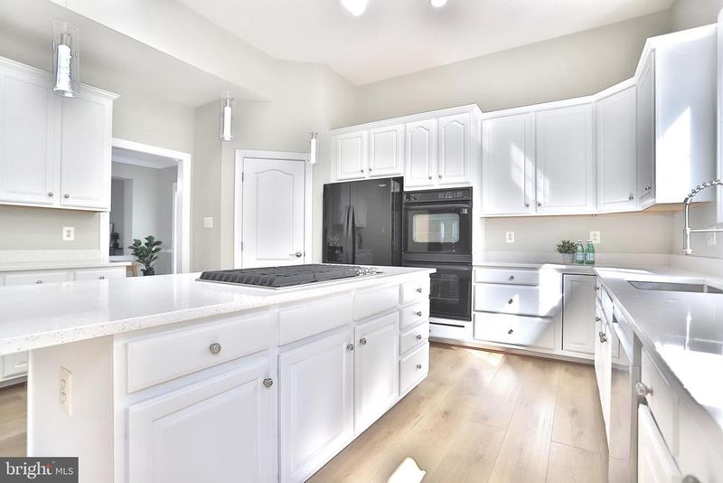 5364 Wharton Park Ct, Centreville, VA 20120