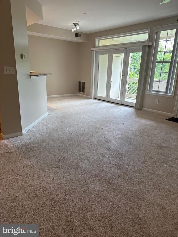 1324 Garden Wall Cir #306, Reston, VA 20194