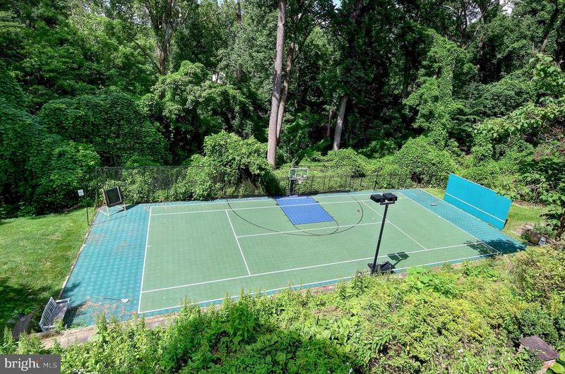 8232 Kerry Ct, Chevy Chase, MD 20815