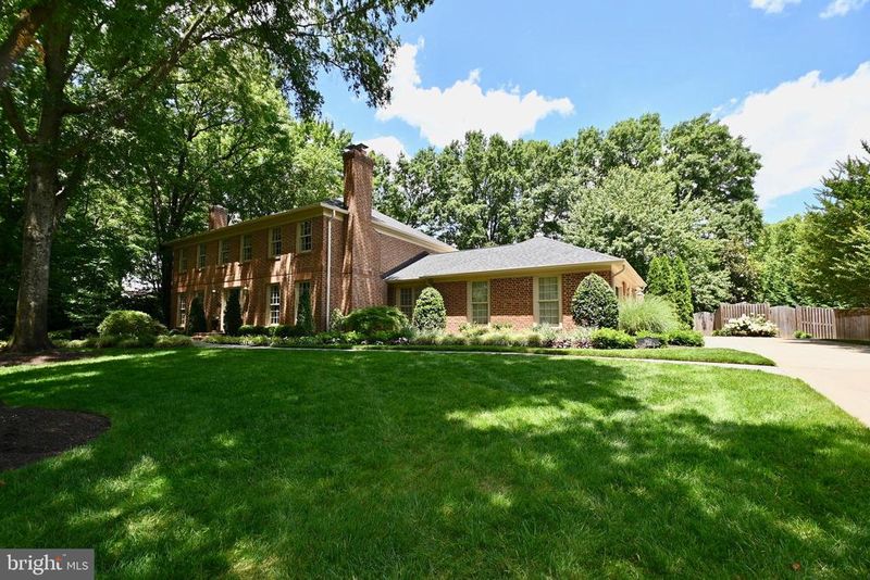 1602 King James Pl, Alexandria, VA 22304