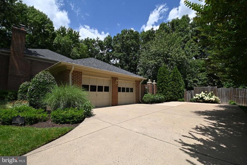 1602 King James Pl, Alexandria, VA 22304