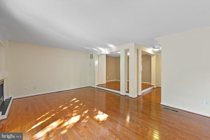 12081 Edgemere Cir, Reston, VA 20190