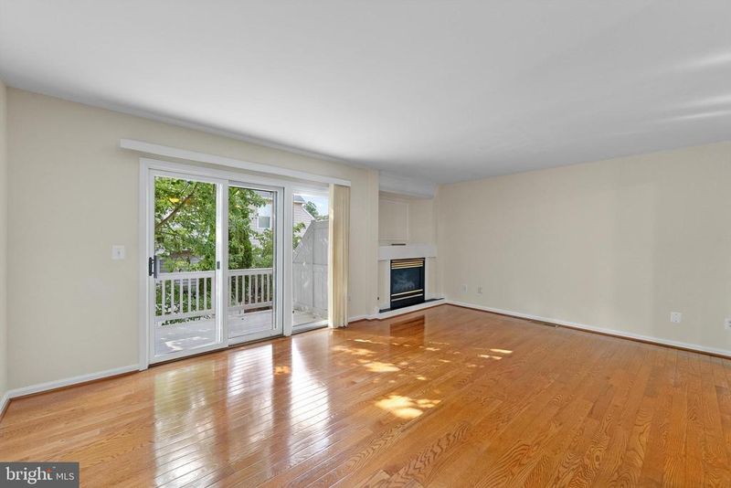 12081 Edgemere Cir, Reston, VA 20190