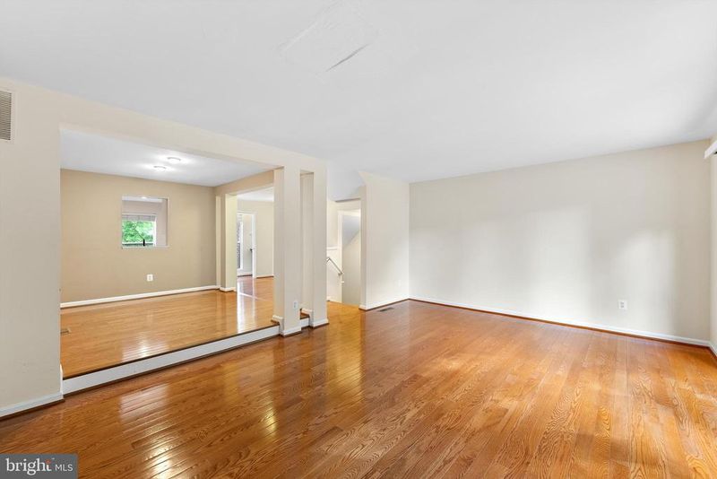 12081 Edgemere Cir, Reston, VA 20190