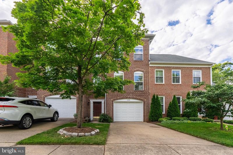 12081 Edgemere Cir, Reston, VA 20190