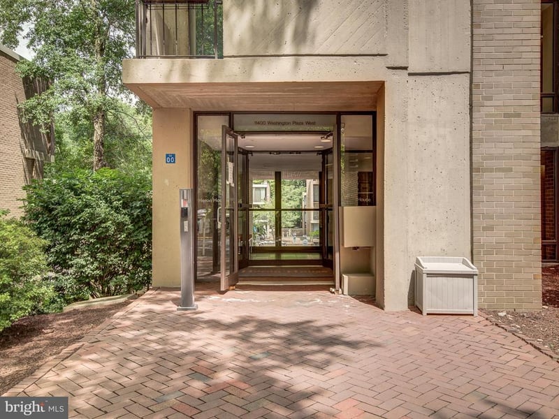 11400 Washington Pz W #601, Reston, VA 20190