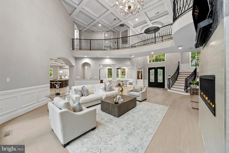 1060 Vista Dr, Mclean, VA 22102