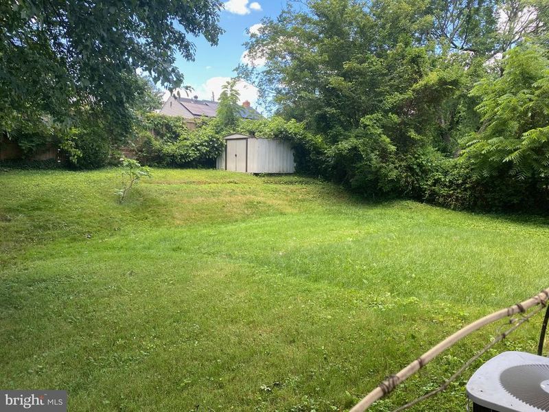 1423 Ruatan St, Hyattsville, MD 20783