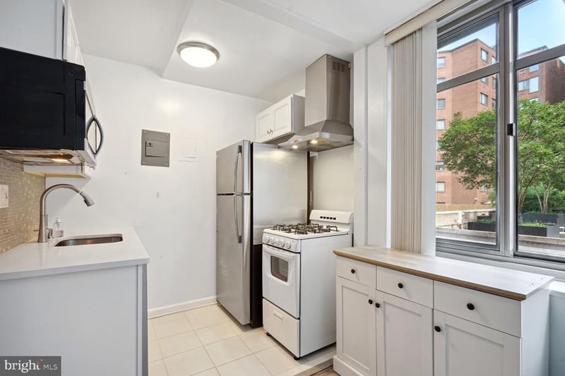 940 25th St NW #107-S, Washington, DC 20037