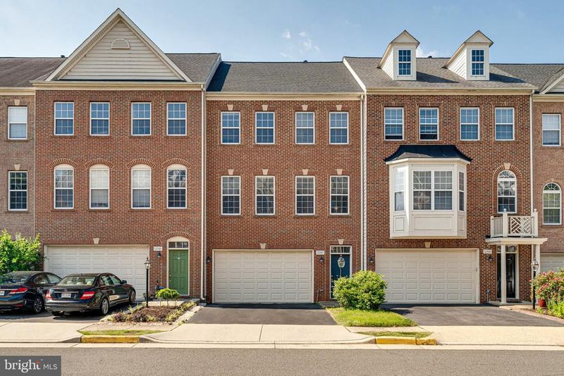 12587 Birkdale Way, Fairfax, VA 22030