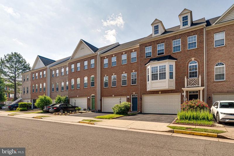 12587 Birkdale Way, Fairfax, VA 22030